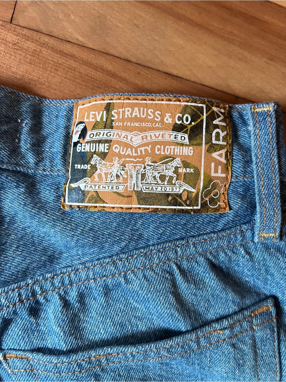 Levi’s x FARM Rio Ribcage Crop Jeans - Picture 5 of 12